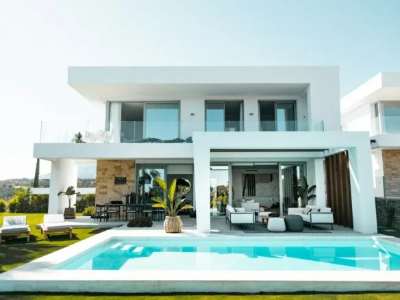 Waterfront Villa in Coconut Grove — Miami, Florida 33133