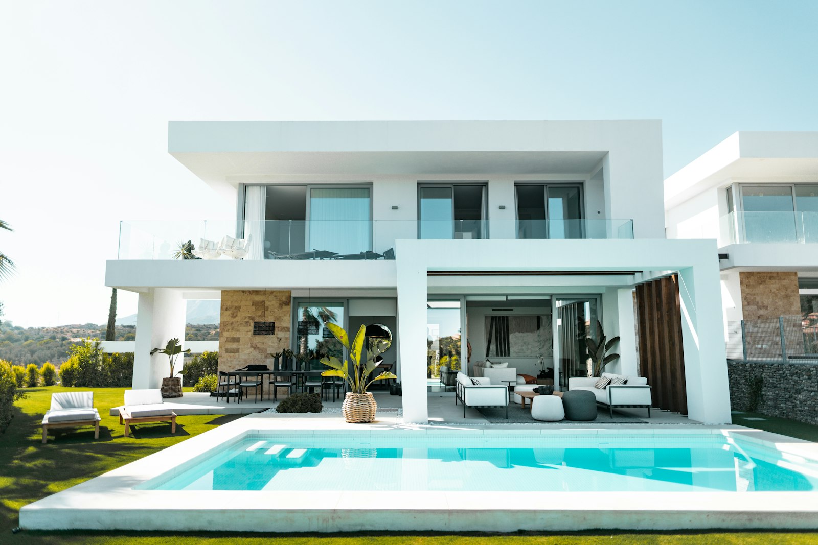 Waterfront Villa in Coconut Grove 1 Waterfront Villa in Coconut Grove — Miami, Florida 33133 — photo 1 of 5